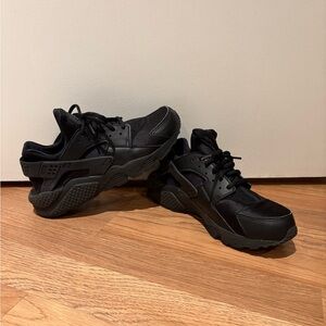 Women’s Nike Air Black Huarache Sneakers